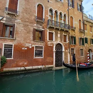 https://giglio-glasshouse.hotelinveneto.com